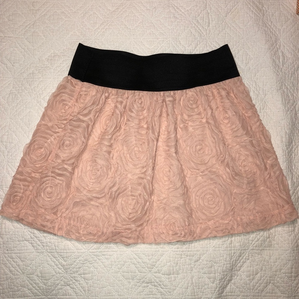 💛 Blush Pink Rosette Skirt M
